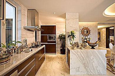 72P分辨率玩《赛博朋克2077》 丑的让人印象深刻